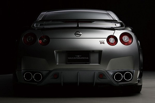 Серийные монстры: Nissan GT-R изображение 1