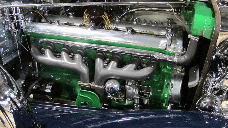 8-и цилиндровый двигатель модели Duesenberg J
