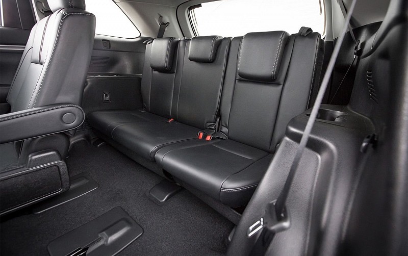 Третий ряд сидений обновлённой Toyota Highlander. Источник картинки avto-dny.ru