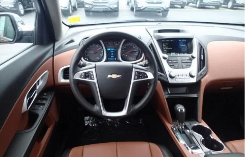Интерьер Chevrolet Equinox второго поколения. Источник фото auto.ru